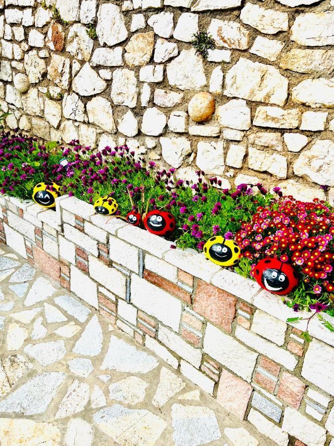 Mistral Inn Himare Exterior foto