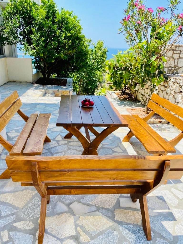 Mistral Inn Himare Exterior foto